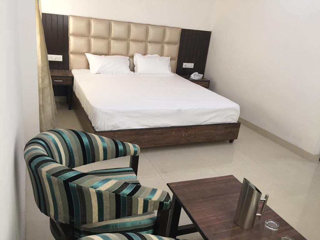 Hotel Rv Regency Amritsar Esterno foto